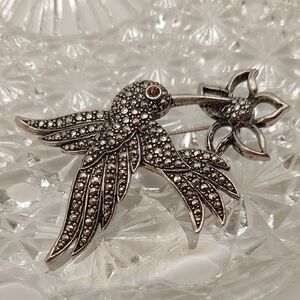 AVON Marcasite Fluttering Hummingbird 1980's Silvertone Brooch Pin EVC